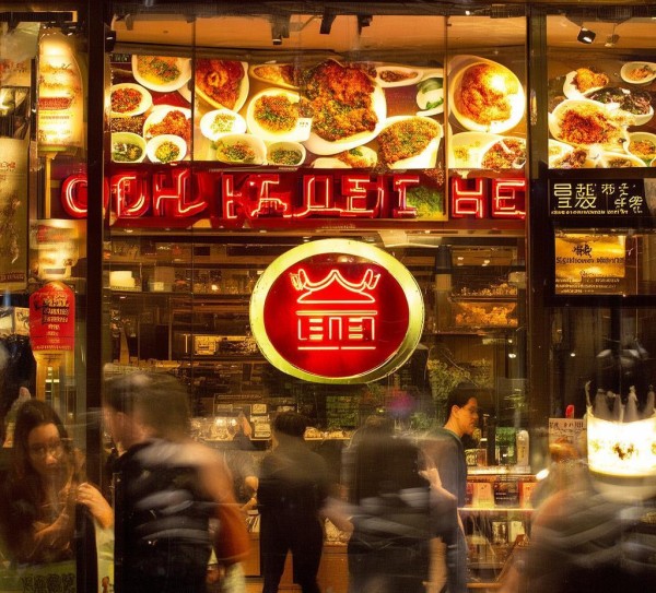 美食鸡加盟店，秘制美味，成就品牌地位